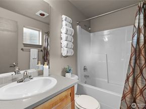 923 N 85Th Street A, Seattle WA 98103