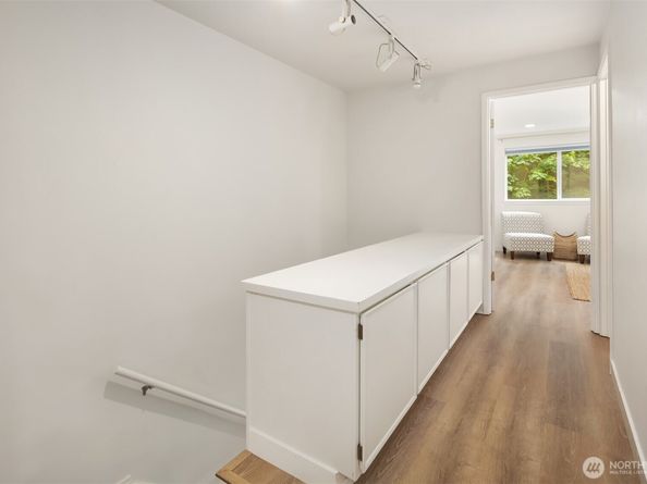 16932 NE 2nd Place, Bellevue WA 98008