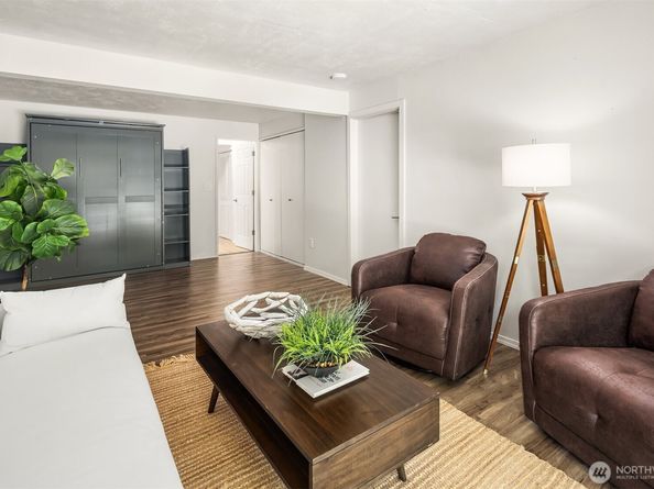 16932 NE 2nd Place, Bellevue WA 98008
