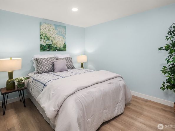 16932 NE 2nd Place, Bellevue WA 98008