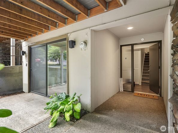 16932 NE 2nd Place, Bellevue WA 98008