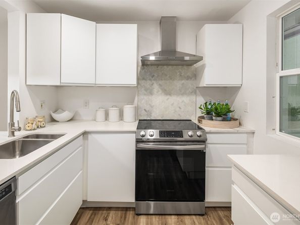 16932 NE 2nd Place, Bellevue WA 98008