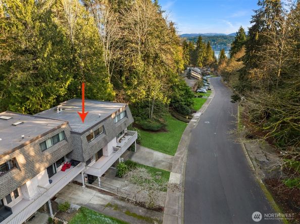 16932 NE 2nd Place, Bellevue WA 98008