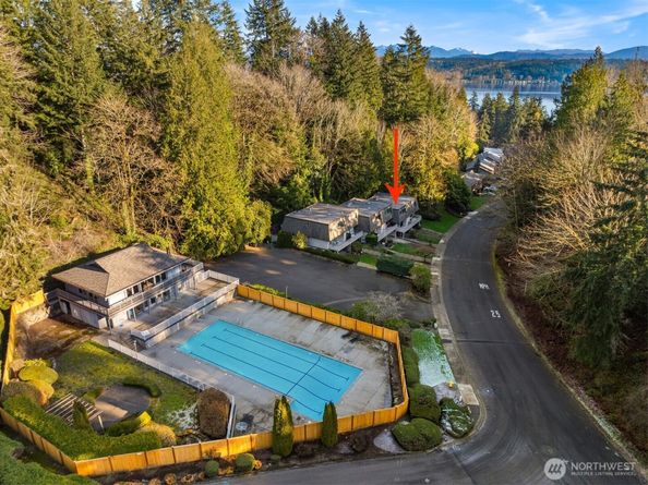16932 NE 2nd Place, Bellevue WA 98008