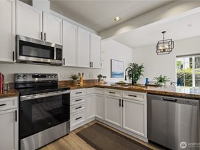 10909 Avondale Road NE K141, Redmond WA 98052