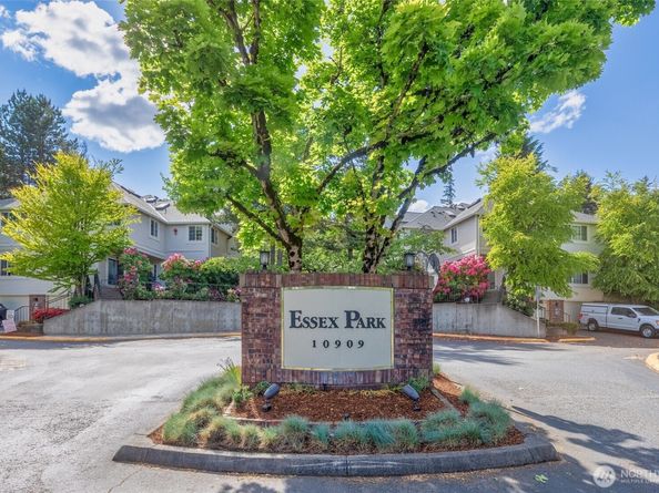 10909 Avondale Road NE K141, Redmond WA 98052