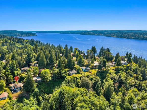 10634 SW Cowan Road, Vashon WA 98070
