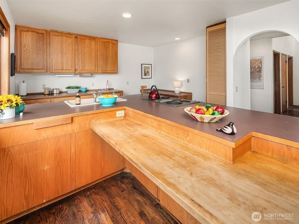 10634 SW Cowan Road, Vashon WA 98070