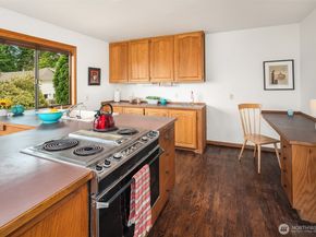 10634 SW Cowan Road, Vashon WA 98070