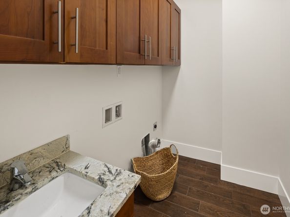 14424 SE 17TH Street, Bellevue WA 98007