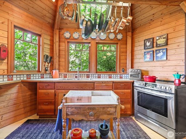 12825 SW Ober Beach Rd, Vashon WA 98070