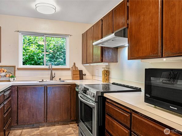 13217 15th Avenue NE A8, Seattle WA 98125