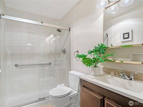 13217 15th Avenue NE A8, Seattle WA 98125
