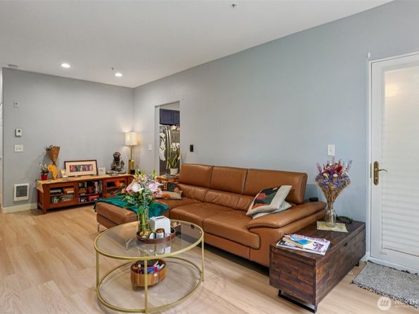 3221 SW Avalon Way 113, Seattle WA 98126