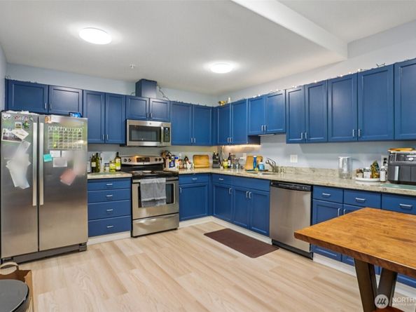 3221 SW Avalon Way 113, Seattle WA 98126