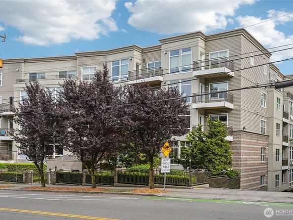 3221 SW Avalon Way 113, Seattle WA 98126