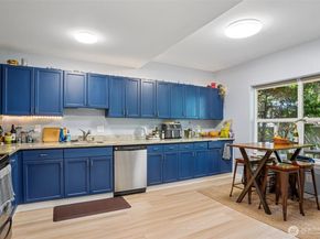 3221 SW Avalon Way 113, Seattle WA 98126