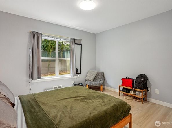3221 SW Avalon Way 113, Seattle WA 98126