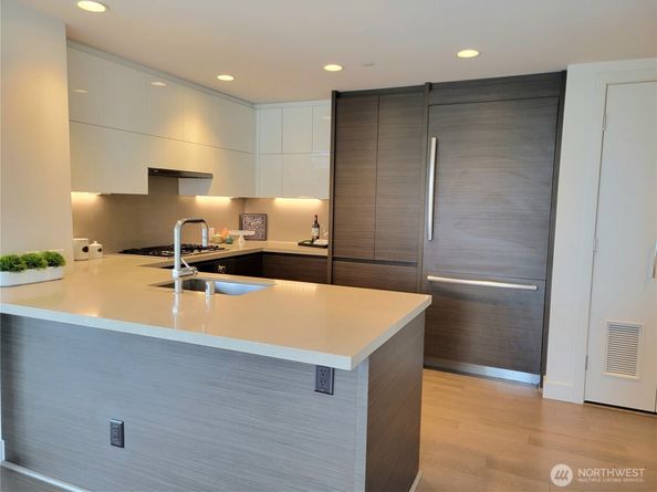 583 Battery Street 406N, Seattle WA 98121