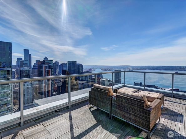 583 Battery Street 406N, Seattle WA 98121