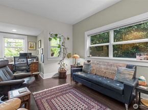 4510 Thackeray NE, Seattle WA 98105