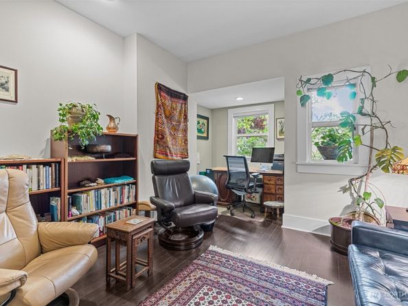 4510 Thackeray NE, Seattle WA 98105