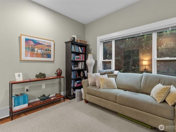 4510 Thackeray NE, Seattle WA 98105