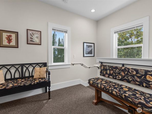 4510 Thackeray NE, Seattle WA 98105