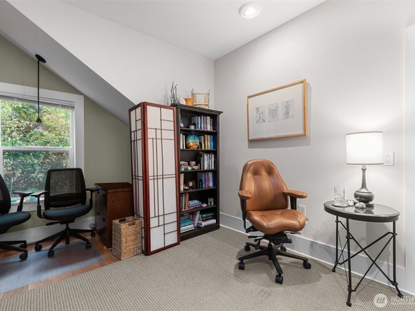 4510 Thackeray NE, Seattle WA 98105