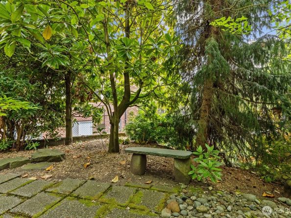 4510 Thackeray NE, Seattle WA 98105