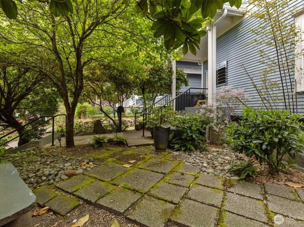 4510 Thackeray NE, Seattle WA 98105