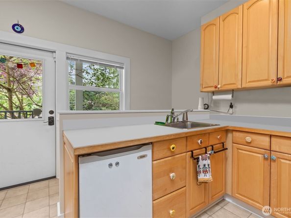 4510 Thackeray NE, Seattle WA 98105