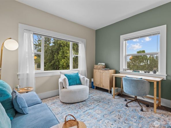 4510 Thackeray NE, Seattle WA 98105