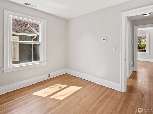 5718 25th Avenue NE, Seattle WA 98105