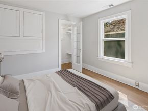 5718 25th Avenue NE, Seattle WA 98105