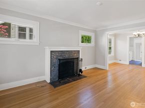 5718 25th Avenue NE, Seattle WA 98105