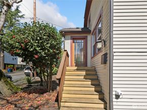 5718 25th Avenue NE, Seattle WA 98105