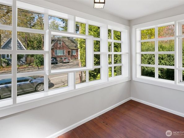 5718 25th Avenue NE, Seattle WA 98105
