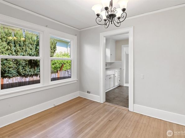 5718 25th Avenue NE, Seattle WA 98105