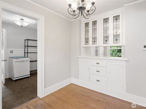 5718 25th Avenue NE, Seattle WA 98105