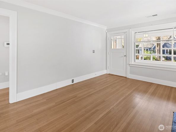 5718 25th Avenue NE, Seattle WA 98105