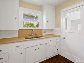 5718 25th Avenue NE, Seattle WA 98105