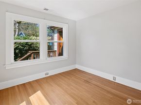 5718 25th Avenue NE, Seattle WA 98105