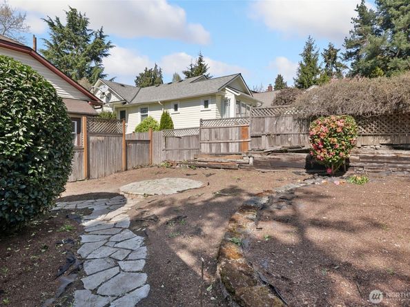 5718 25th Avenue NE, Seattle WA 98105