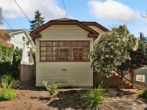 5718 25th Avenue NE, Seattle WA 98105
