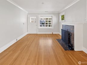 5718 25th Avenue NE, Seattle WA 98105