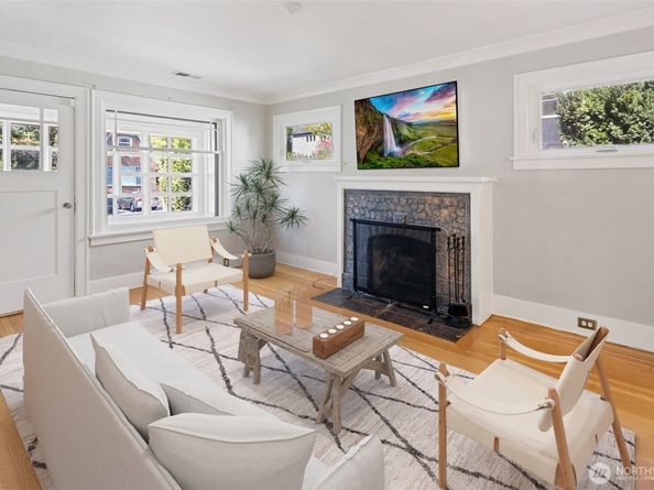 5718 25th Avenue NE, Seattle WA 98105