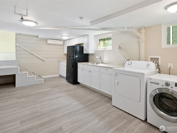 5718 25th Avenue NE, Seattle WA 98105