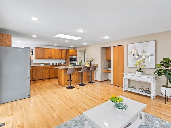 14310 SE 49th Street, Bellevue WA 98006