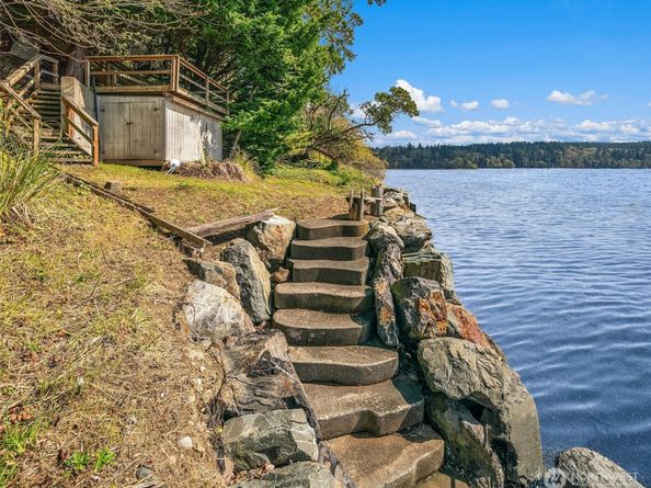 9423 SW Bayview Drive, Vashon WA 98070
